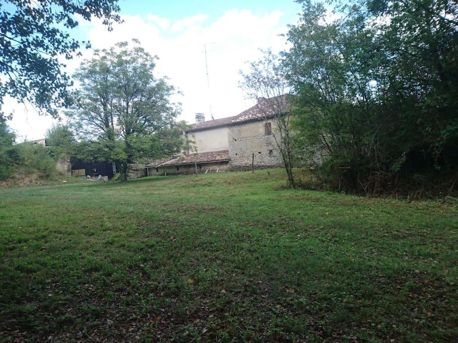 Location Meublee Au Milieu D'Un Ecrin De Verdure Aux Vieux Fours Noaillac Exterior foto